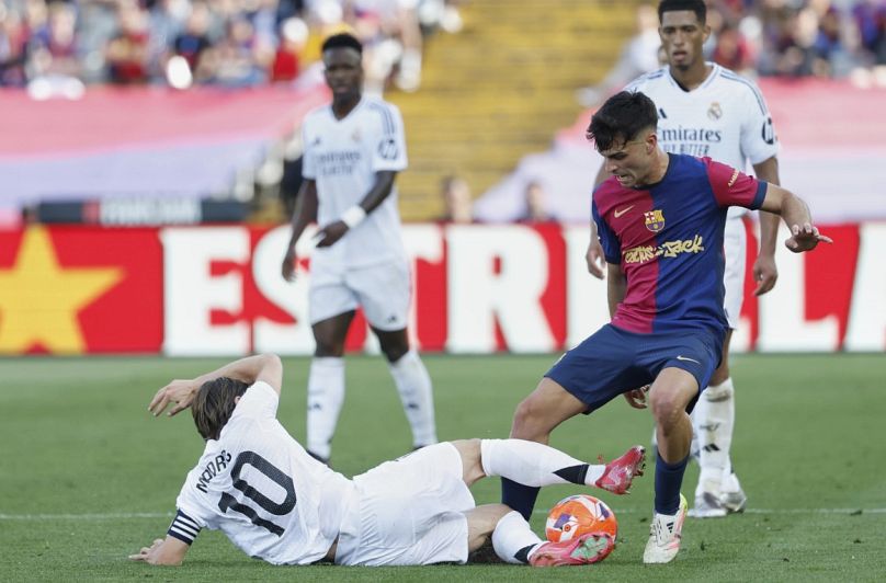 مواجهة مباشرة بين بيدري ومودريتش