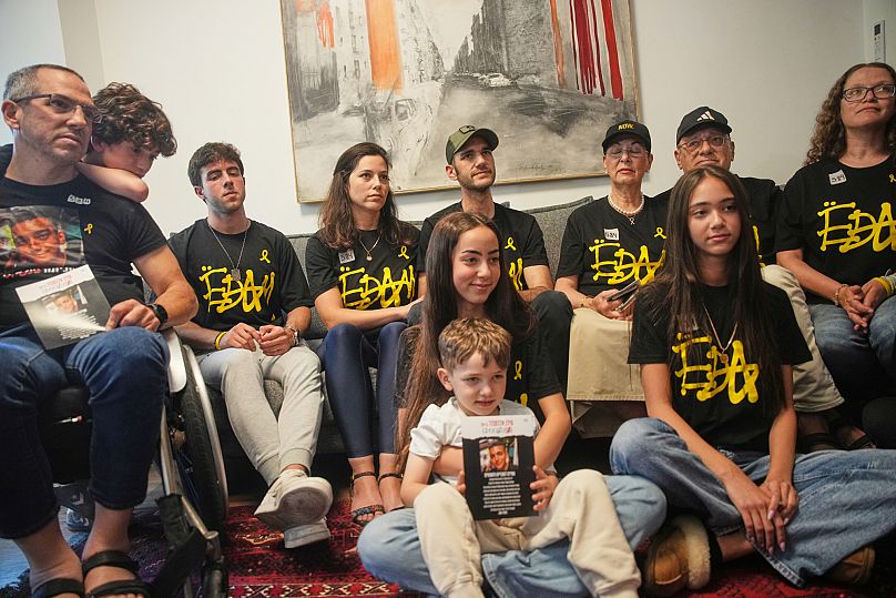 Edan Alexanders Familie und Freunde warten auf die Freilassung der letzten lebenden US-Geisel der Hamas, in Tel Aviv, 12. Mai 2025.