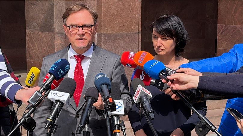 Rzecznik MSZ Paweł Wroński i wiceminister spraw zagranicznych Henryka Mościcka-Dendys na konferencji prasowej, Warszawa, 12 maja 2025 r.