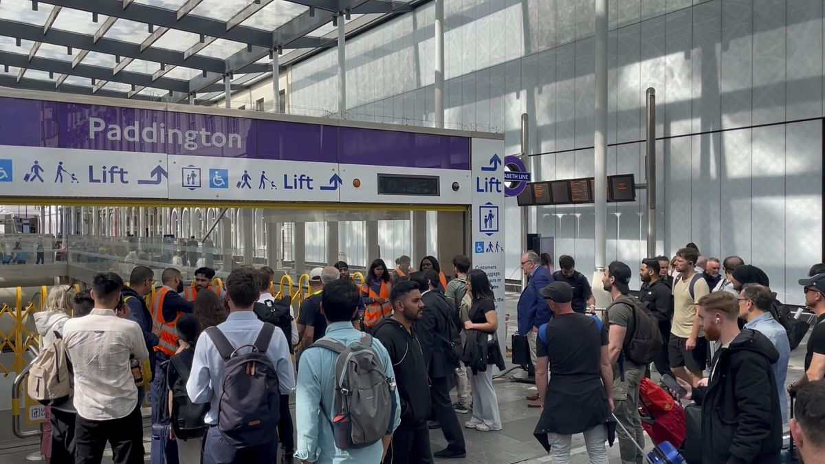 Power outage disrupts London subway services in afternoon rush hour