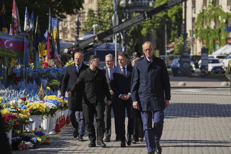 Polens Premier Tusk, der ukrainische Präsident Selenskyj, Großbritanniens Premier Starmer, Frankreichs Präsident Macron und Bundeskanzler Merz am 10. Mai 2025 in Kyjiw. 
