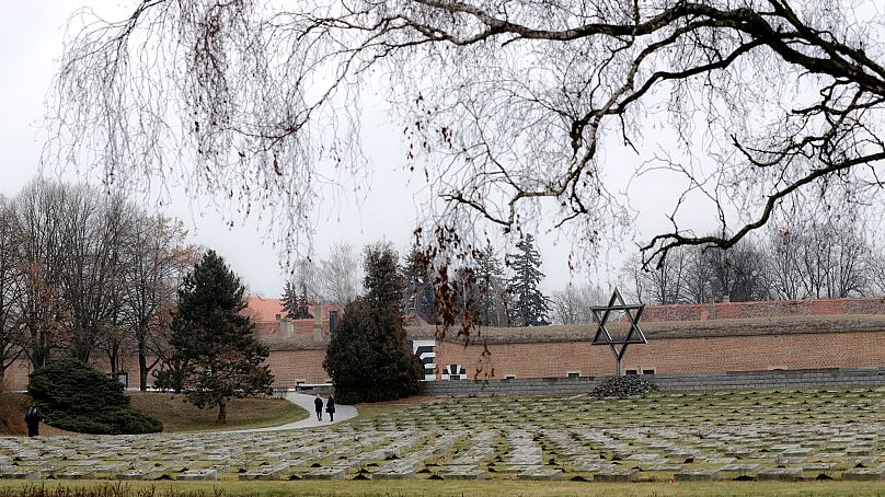Auf dem ehemaligen Konzentrationslager Theresienstadt liegt heute ein Friedhof für das Gedenken an die Holocaust-Opfer.