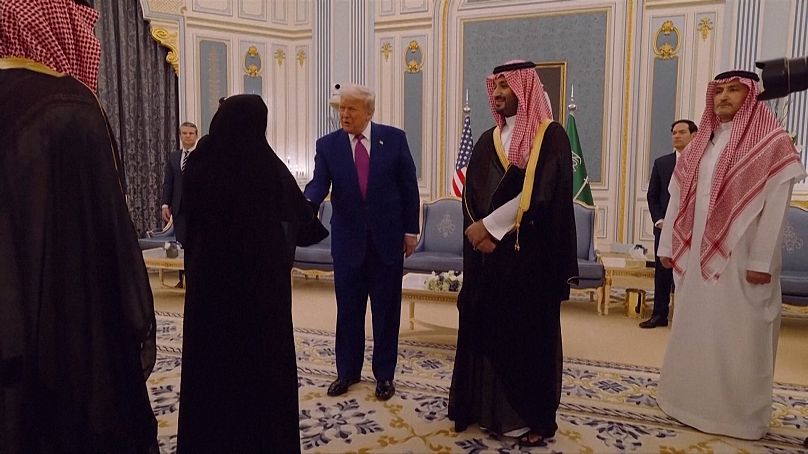 دست دادن ترامپ با زن دیپلمات دیگری در دیدار امروز 