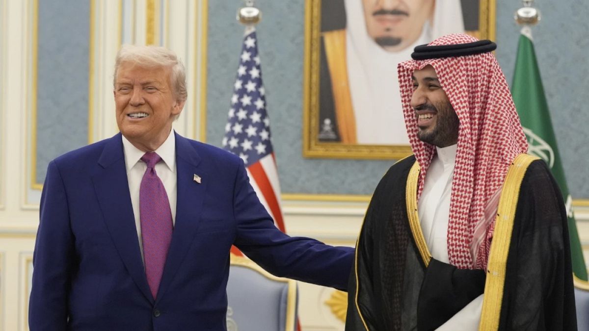 ترامب يدعو إيران إلى "مسار جديد وأفضل" وطهران ترد: لا نفاوض لإضاعة الوقت