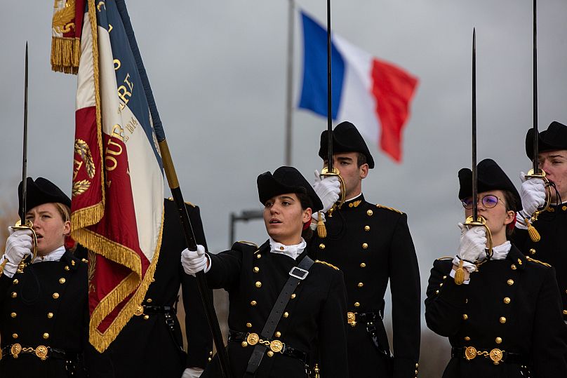 Az École Militaire Polytechnique tisztjeinek avatása