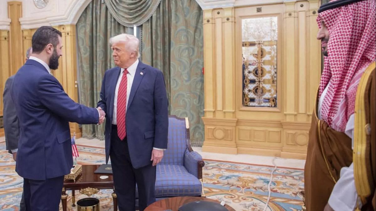 الأيام دول: كيف خرج الجولاني من عباءة "داعش" ليجلس على طاولة واحدة مع ترامب؟