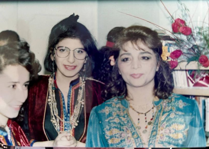بهکامه در کنار سیما بینا 