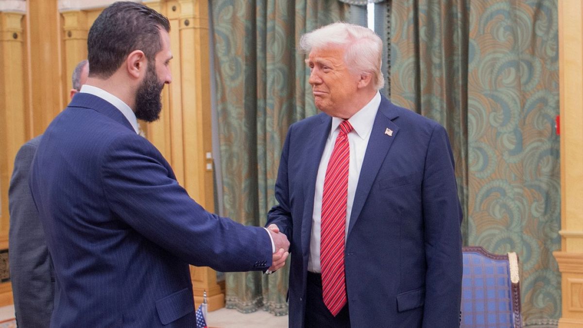 Donald Trump a rencontré le président syrien Ahmed al-Charaa avant de poursuivre sa tournée