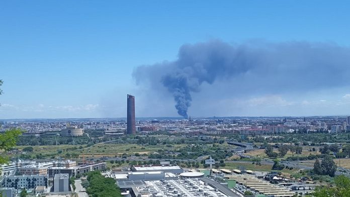 Fire at Spanish chemical warehouse forces evacuation and lockdown