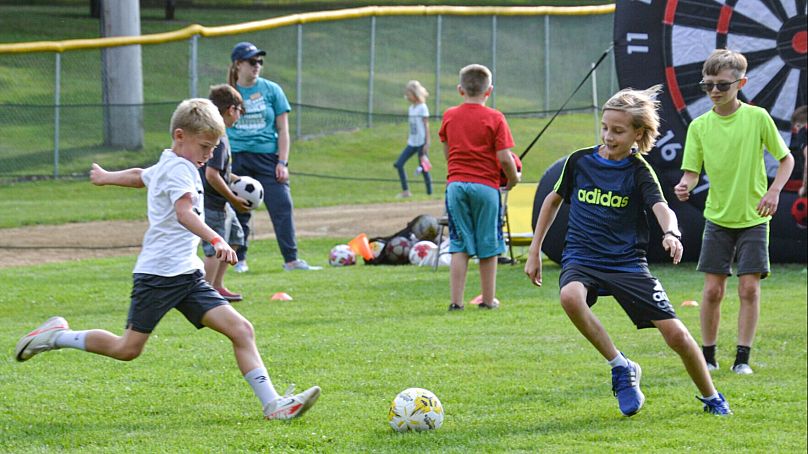 Freizeitaktivitäten wie Sport oder Musikunterricht sind für Kinder auf dem Land nicht immer selbstständig zu erreichen.