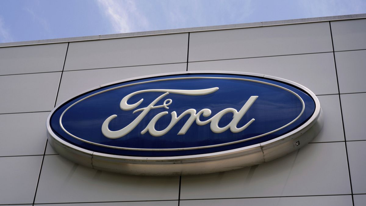 Faulty brakes: Ford recalls nearly 274,000 Navigator and Expedition SUVs