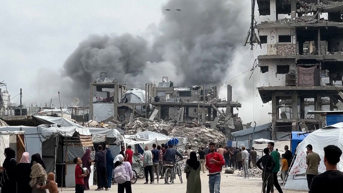Israeli airstrike on Jabaliya home in Gaza captured on camera