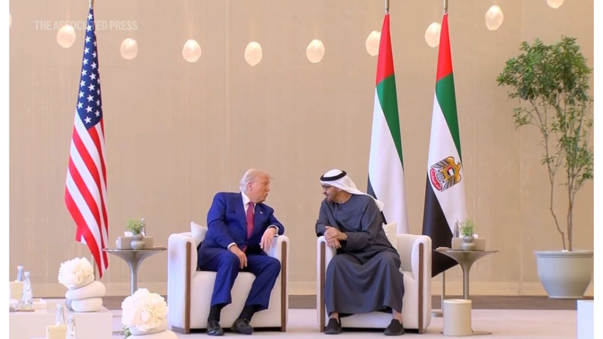 ترامب مكرماً بـ"وسام زايد": العلاقات بيننا ستكون أقوى من أي وقتٍ مضى