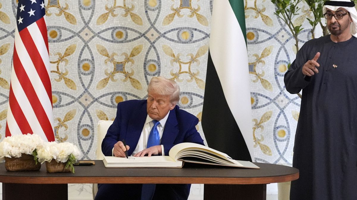 الاتحاد تشتري 28 طائرة بوينغ ب14.5 مليار وترامب يعلن عن صفقات مع الإمارات تفوق 200 مليار