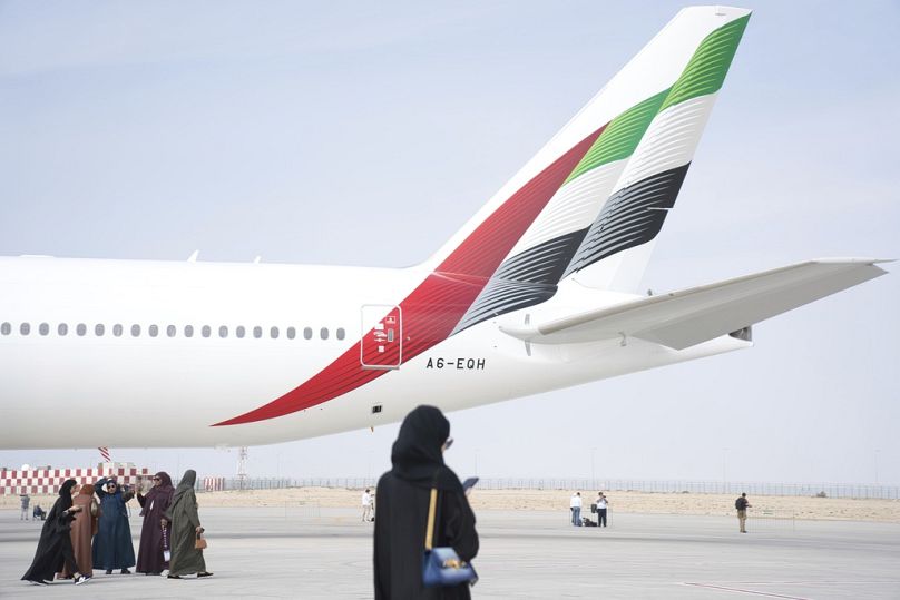 طائرة من طراز بوينغ 777 التابعة لطيران الإمارات، خلال معرض دبي للطيران في دبي، الإمارات العربية المتحدة، يوم الأربعاء، 15 نوفمبر 2023.