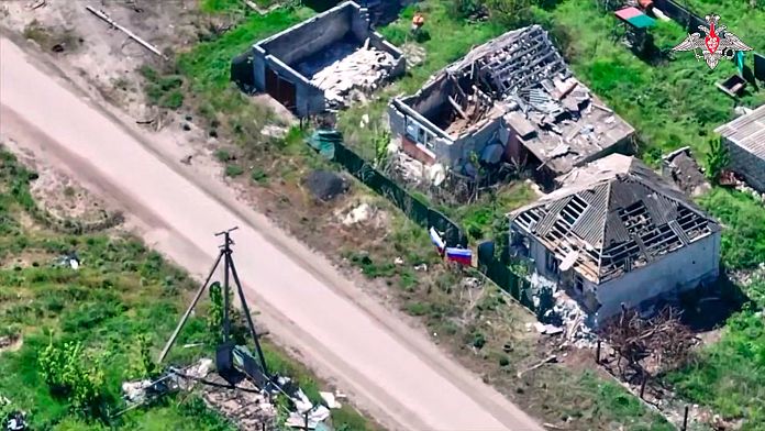 Un morto dopo attacchi russi contro Kharkiv, in fiamme un deposito di armi in Crimea