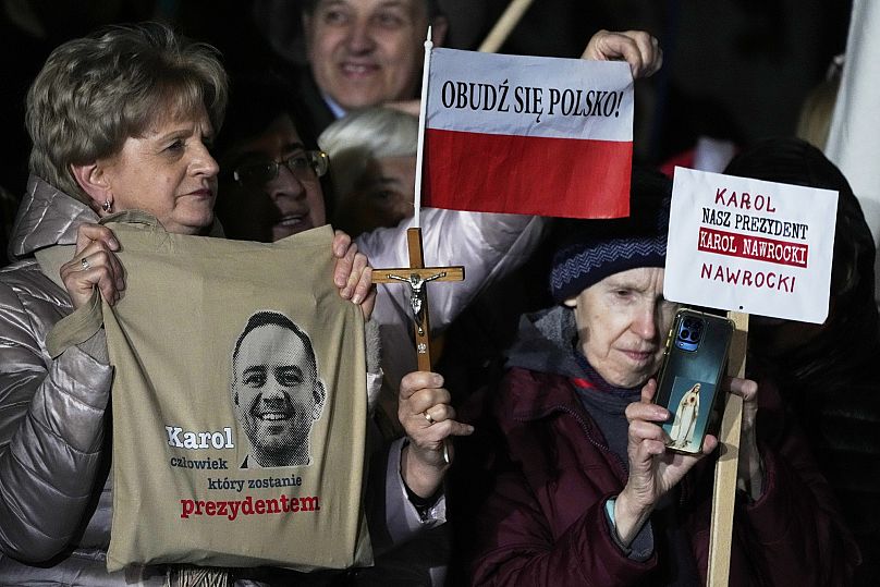 Nawrocki szavazói egy gyűlésen
