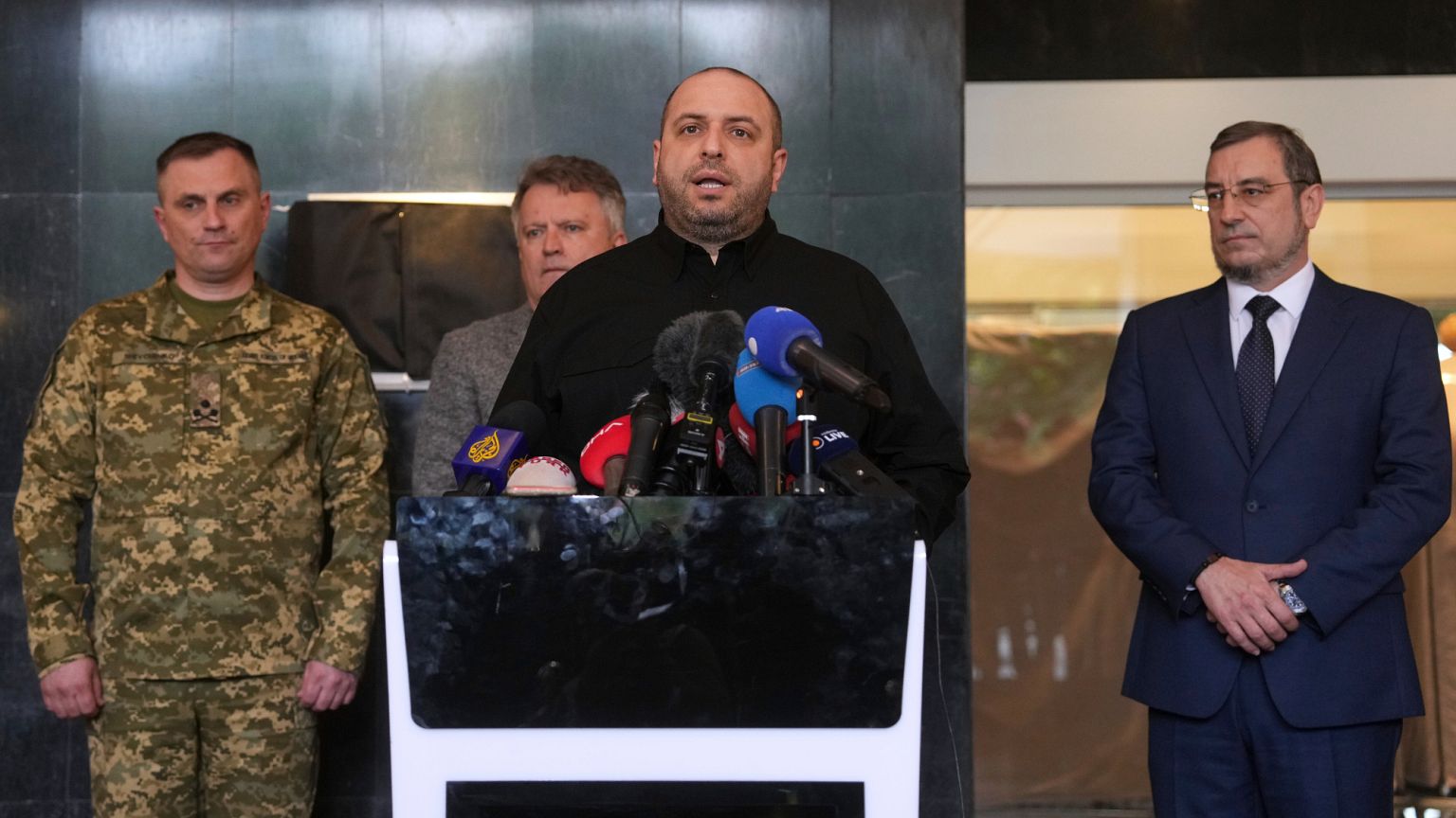 Rustem Umerov, ministro de Defensa de Ucrania, comparece ante los medios en Estambul. Rustem Umerov, ministro de Defensa de Ucrania, comparece ante los medios en Estambul.
