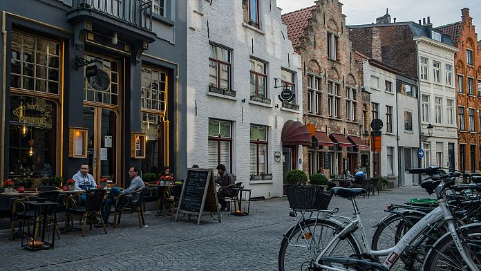 Brugge'de tarihi kaldırım taşları çalınıyor, yetkililer uyarıyor