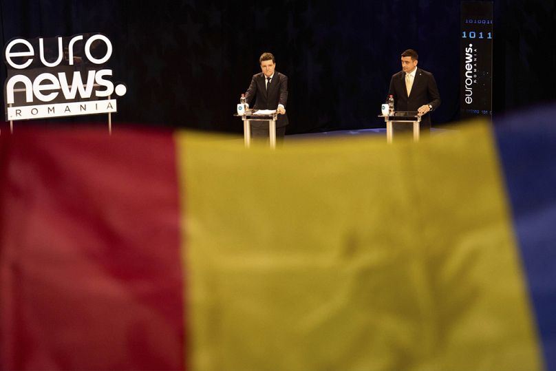 Die Präsidentschaftskandidaten Nicusor Dan und George Simion während einer Live-Wahldebatte in Bukarest, Rumänien, Donnerstagabend, 8. Mai 2025.