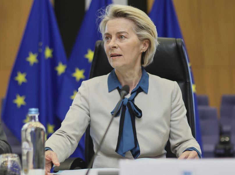 Il presidente della Commissione europea Ursula von der Leyen durante un dialogo con i leader dell'industria europea della difesa, Bruxelles, 12 maggio 2025