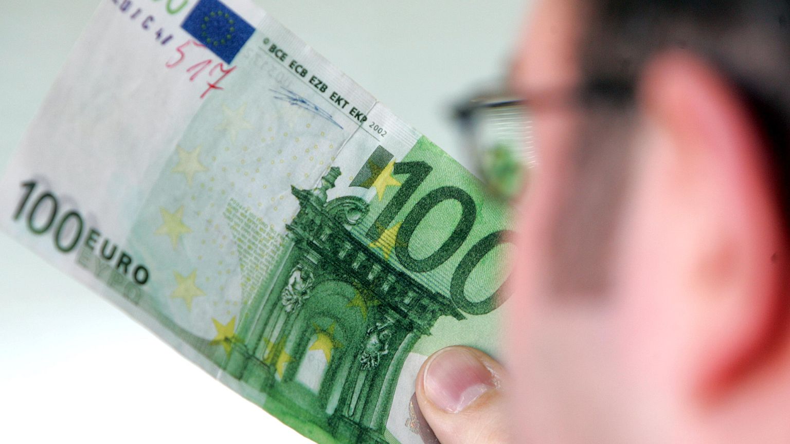 Annual net earnings widely vary across Europe.
