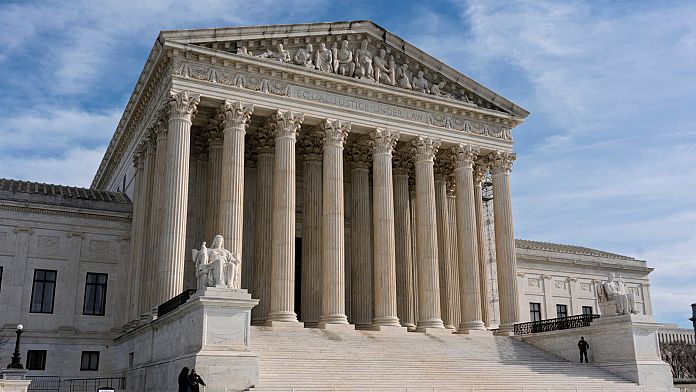 US Supreme Court blocks Trump bid to resume quick deportations of Venezuelans