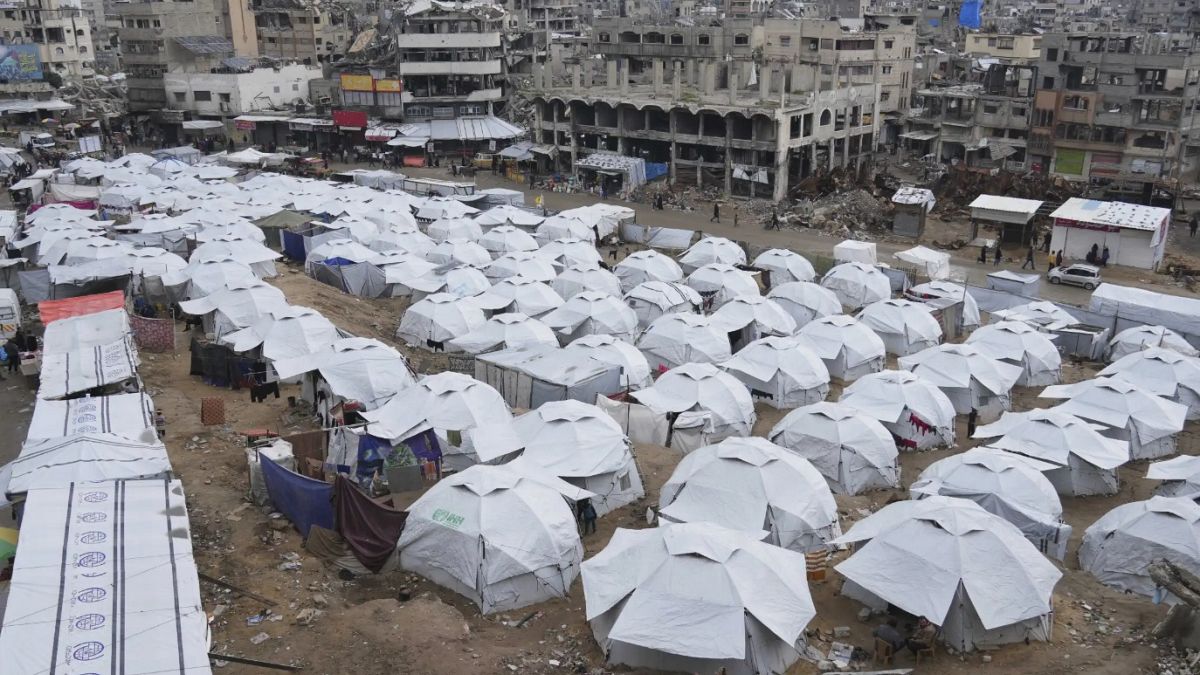 قصف على مدار الساعة في قطاع غزة: عشرات القتلى بينهم أطفال في غارات جوية إسرائيلية