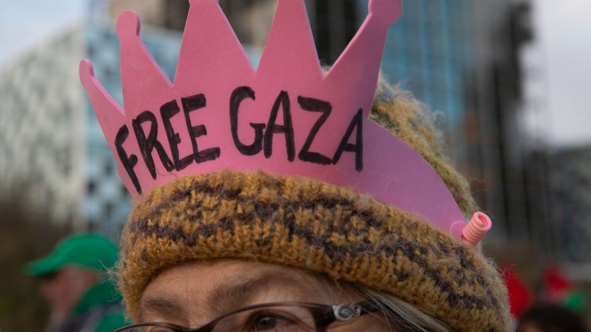 لاهاي باللون الأحمر: أكبر مظاهرة في هولندا منذ 20 عامًا تندد بالحرب الإسرائيلية على غزة