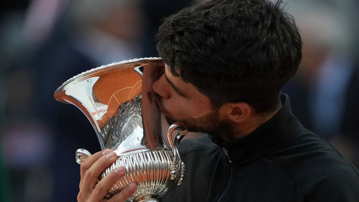 Alcaraz beats Sinner in Italian Open to become the tennis king of Rome