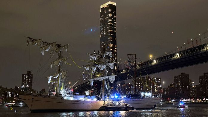 Mexican naval vessel crashes into Brooklyn Bridge, killing two crew members