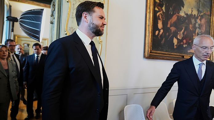 Vance da Papa Leone, Meloni e leader europei parlano con Trump per telefonata con Putin su Ucraina