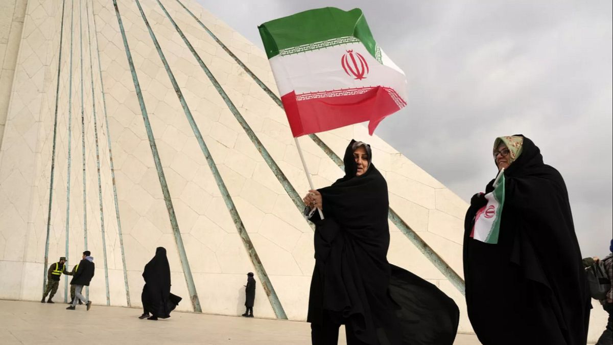 طهران تستدعي دبلوماسيًا بريطانيًا احتجاجًا على اعتقال مواطنين إيرانيين في المملكة المتحدة