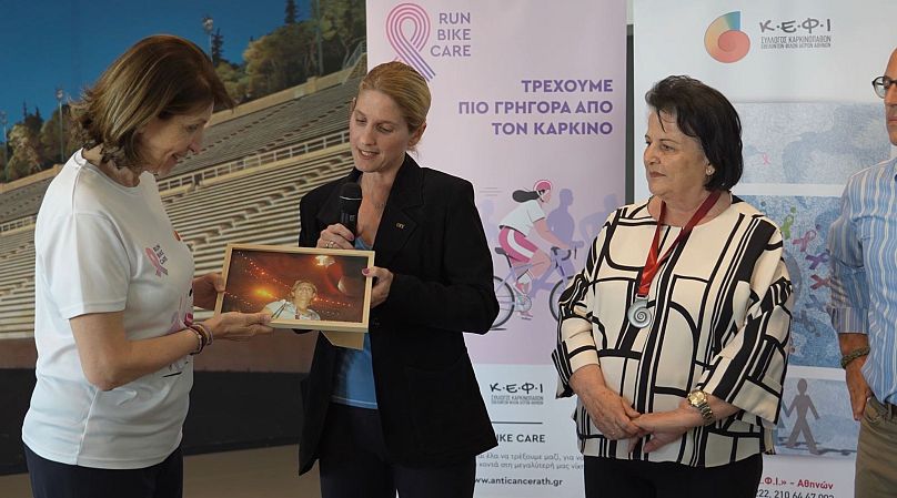 Η πρόεδρος του ΚΕΦΙ Ελισάβετ Ψιλοπούλου και η αθλήτρια Ντενίζ Δημάκη