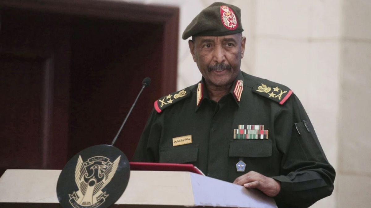 البرهان يعيّن كامل إدريس رئيسًا للحكومة وسط استمرار الحرب في السودان