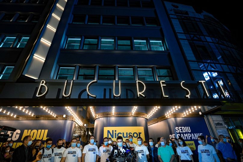 Nicușor Dant 2020. szeptember 27-én választották meg először Bukarest polgármesterének