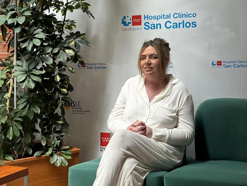 Iara Mantiñán, en el Hospital Clínico San Carlos.