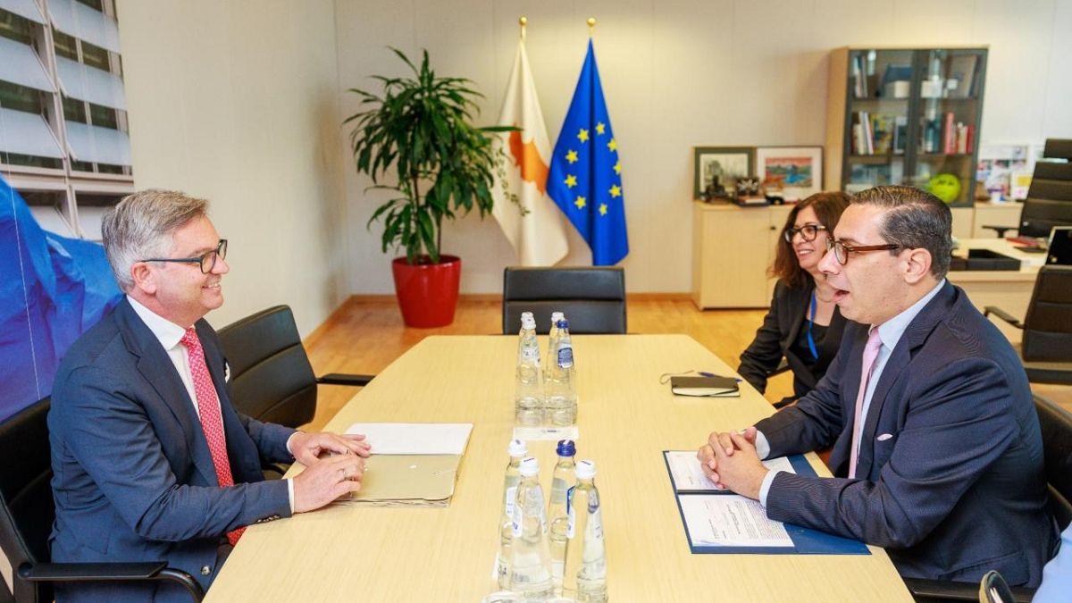 Την προσπάθεια για την ένταξη στη ζώνη Σένγκεν συζήτησε ο Κύπριος ΥΠΕΞ με τον Επίτροπο Μπρούνερ