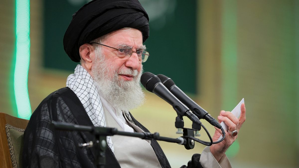 خامنئي لواشنطن: طهران لا تنتظر الإذن من أحد لتخصيب اليورانيوم ولا نتوقع نتائج مثمرة من المفاوضات