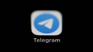 A Telegram azonnali üzenetküldő alkalmazás ikonja egy okostelefonon, 2023. február 28-án