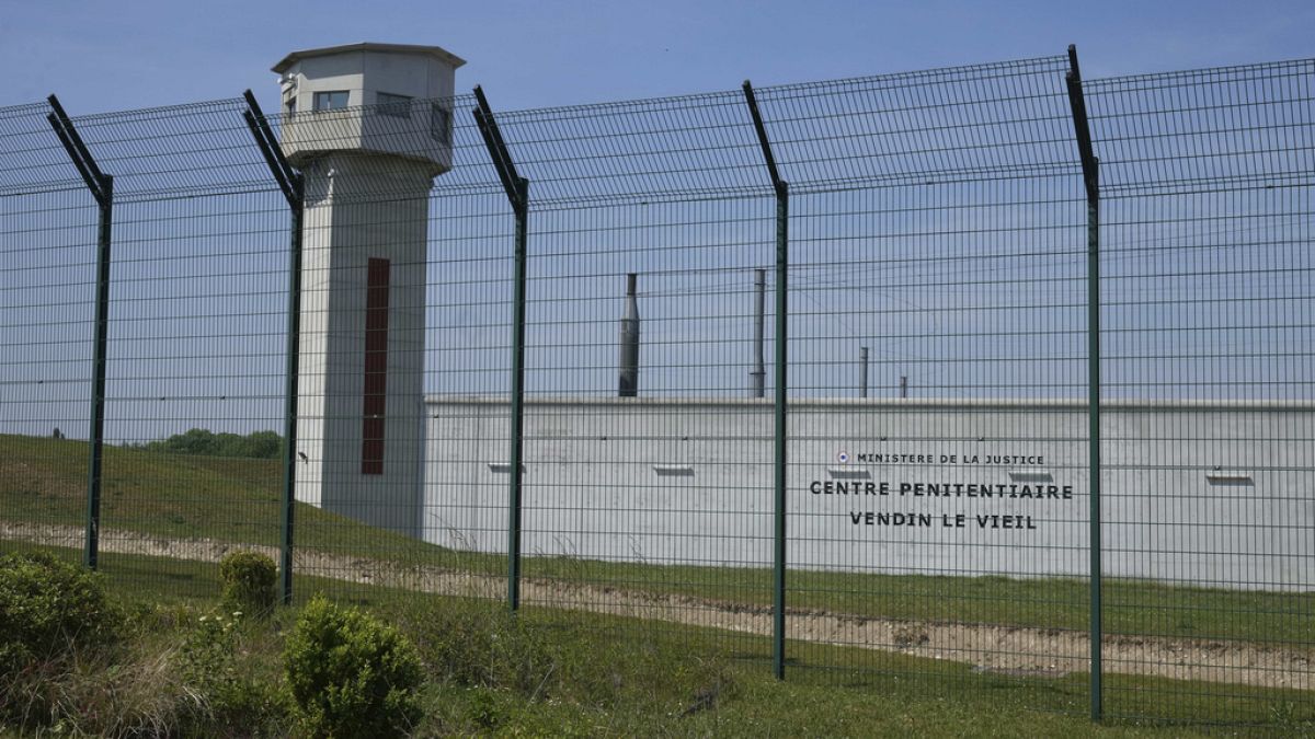 Γαλλία: Σχέδιο ενοικίασης κελιών στο εξωτερικό για την αποσυμφόρηση των φυλακών – Μπορεί να λειτουργήσει;