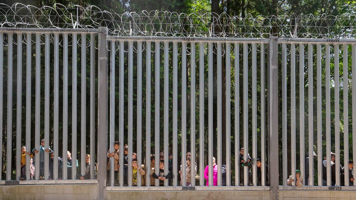 Polish parliament votes to extend asylum suspension at Belarus border