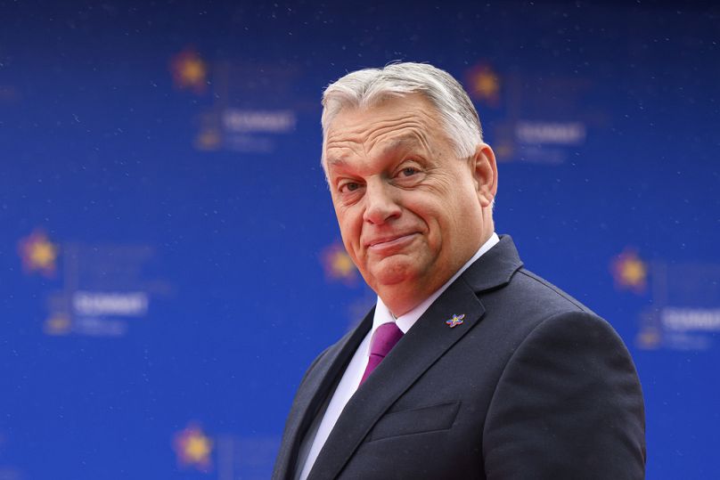 Węgierski premier Viktor Orbán przybywa na szczyt Europejskiej Wspólnoty Politycznej na placu Skanderbega w Tiranie, w Albanii.