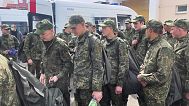 Fogolycsere-megállapodás alapján elengedett orosz katonák az ukrán-belarusz határon 2025. május 6-án