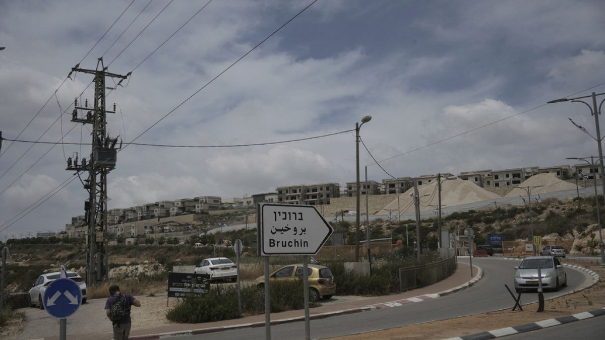 مقتل شاب فلسطيني وإصابة جندي إسرائيلي في عملية طعن بالخليل