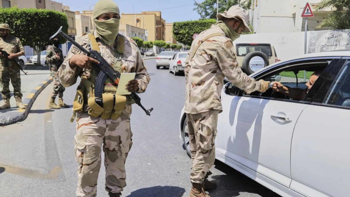 وسط دعوات لحل الميليشيات.. مئات الليبيين يتظاهرون دعماً لحكومة الوحدة الوطنية