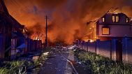 Tűzoltás egy újabb orosz rakétatámadás után Kijev térségében