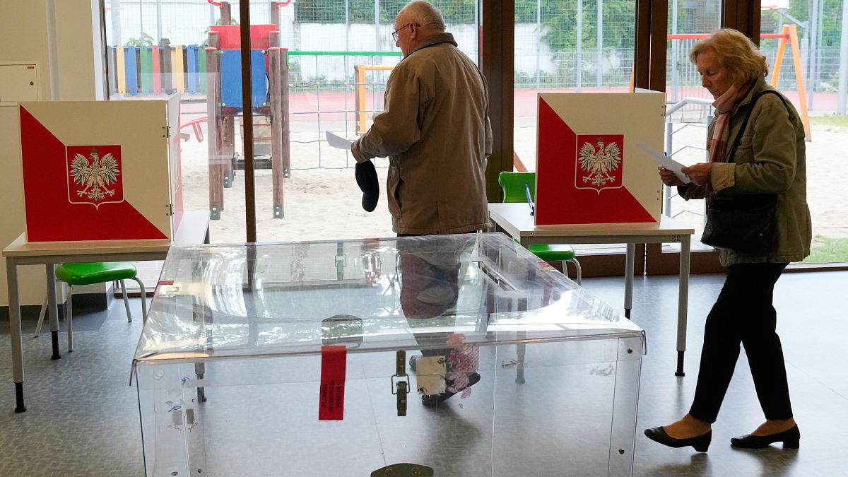 Προεδρικές εκλογές στην Πολωνία: Ντέρμπι για γερά νεύρα δείχνουν οι δημοσκοπήσεις