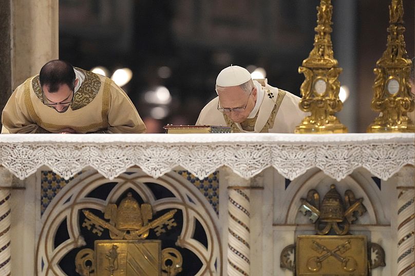 Le pape Léon XIV préside une messe dans l'archibasilique Saint-Jean-de-Latran et prend possession de la cathèdre romaine, officialisant son rôle d'évêque de Rome, à Rome, 