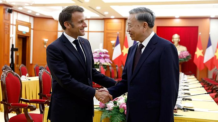 Fransa Cumhurbaşkanı Macron, Vietnam ziyareti sırasında önemli bir Airbus anlaşması imzaladı